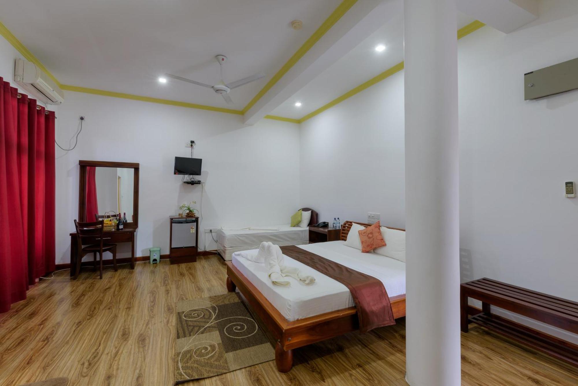 Hotel Sobana Lake Front Udawalawe Zewnętrze zdjęcie
