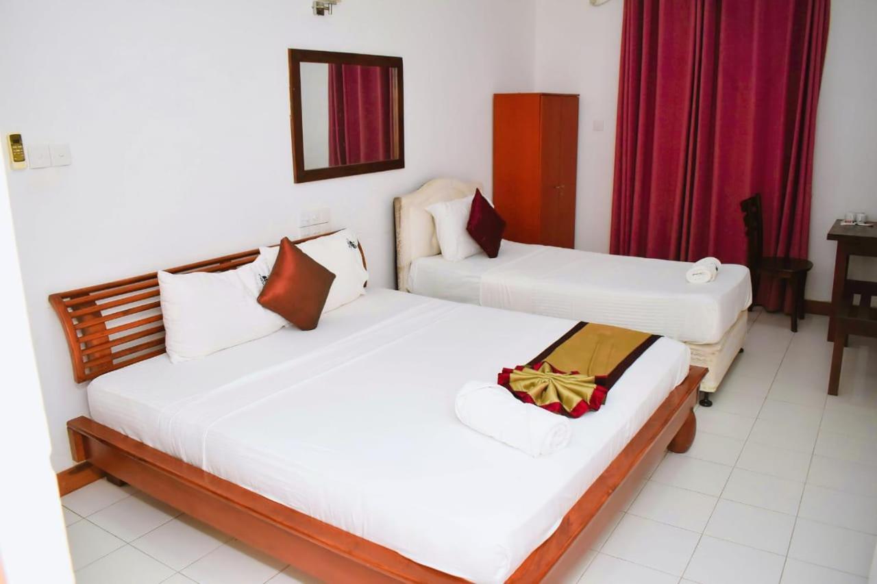 Hotel Sobana Lake Front Udawalawe Zewnętrze zdjęcie