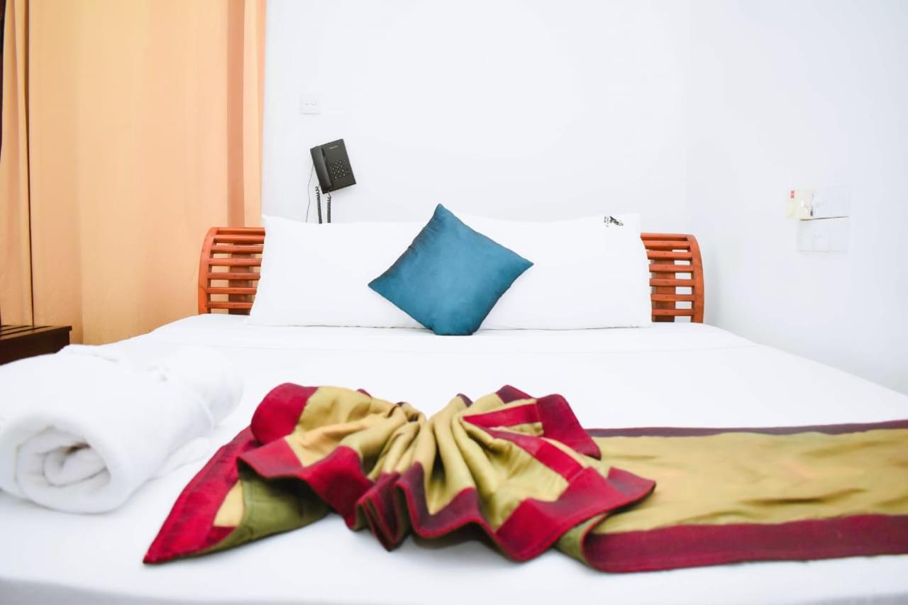 Hotel Sobana Lake Front Udawalawe Zewnętrze zdjęcie