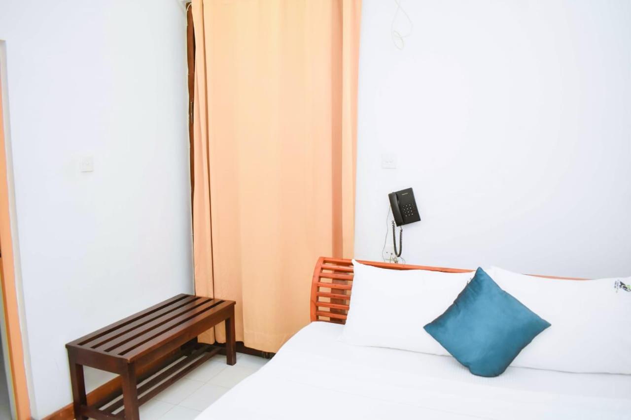 Hotel Sobana Lake Front Udawalawe Zewnętrze zdjęcie